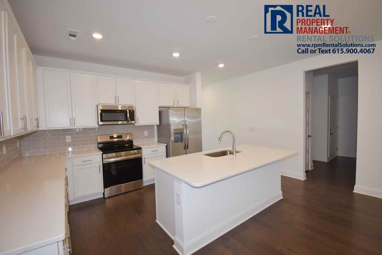 4922 Russell David Dr - Photo 7 of 32