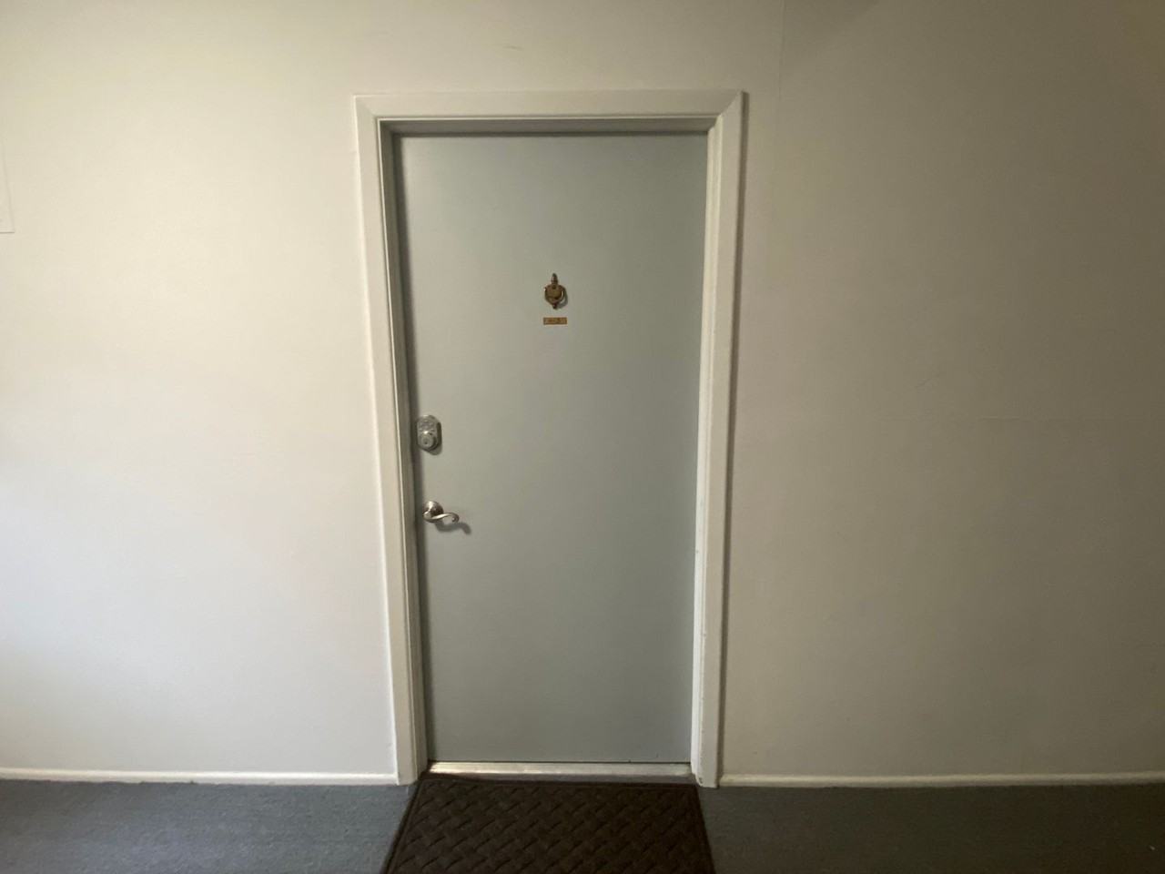 601 Riverhill Cir - Photo 2 of 26