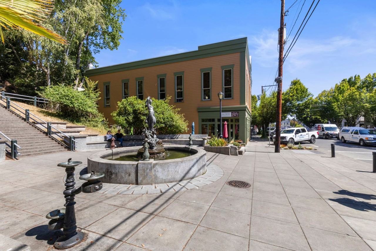 842 Washington St - Photo 2 of 35