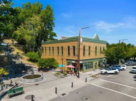 featured image of 842 Washington St