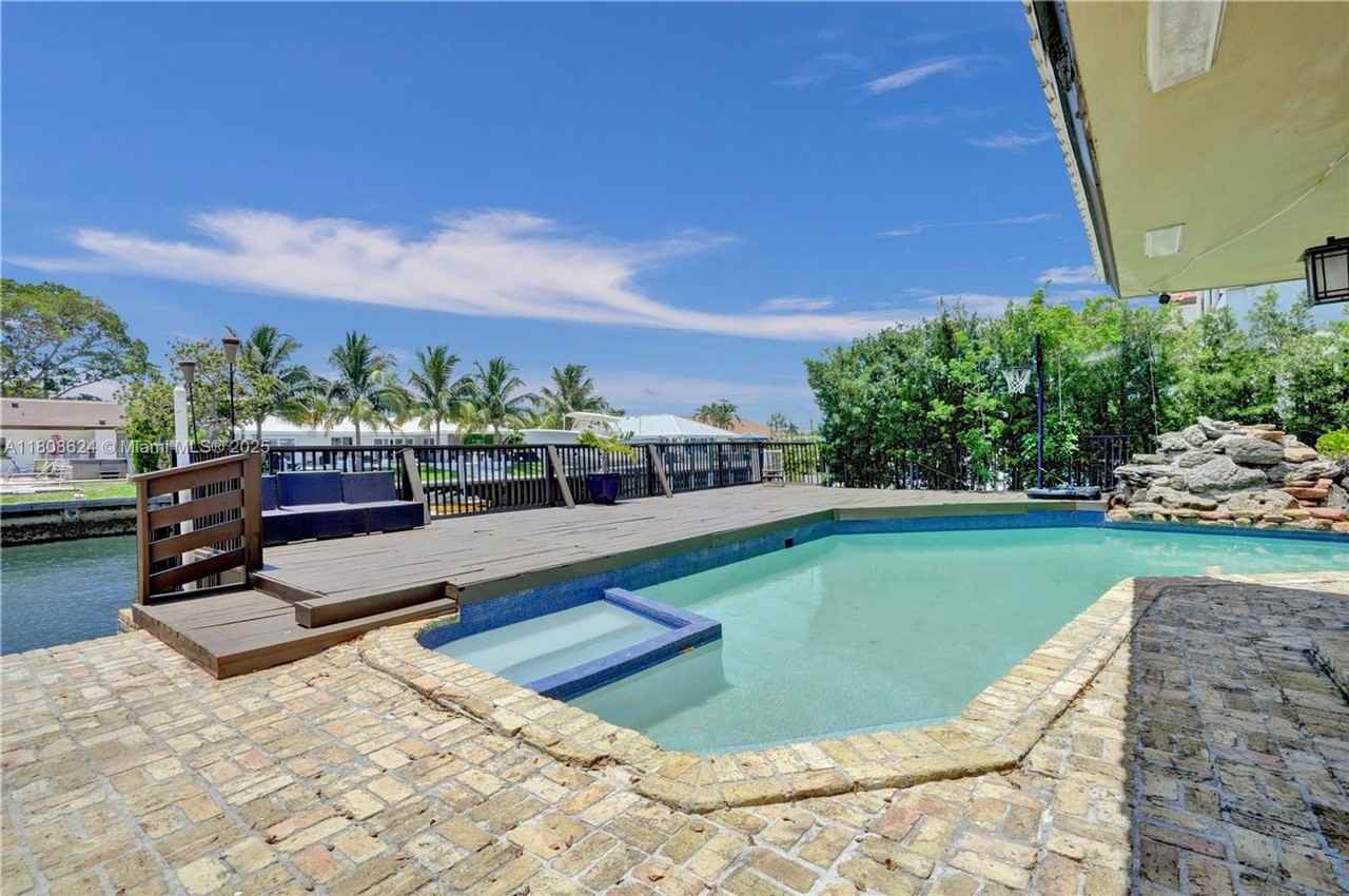 3100 Ne 56th Ct - Photo 5 of 30