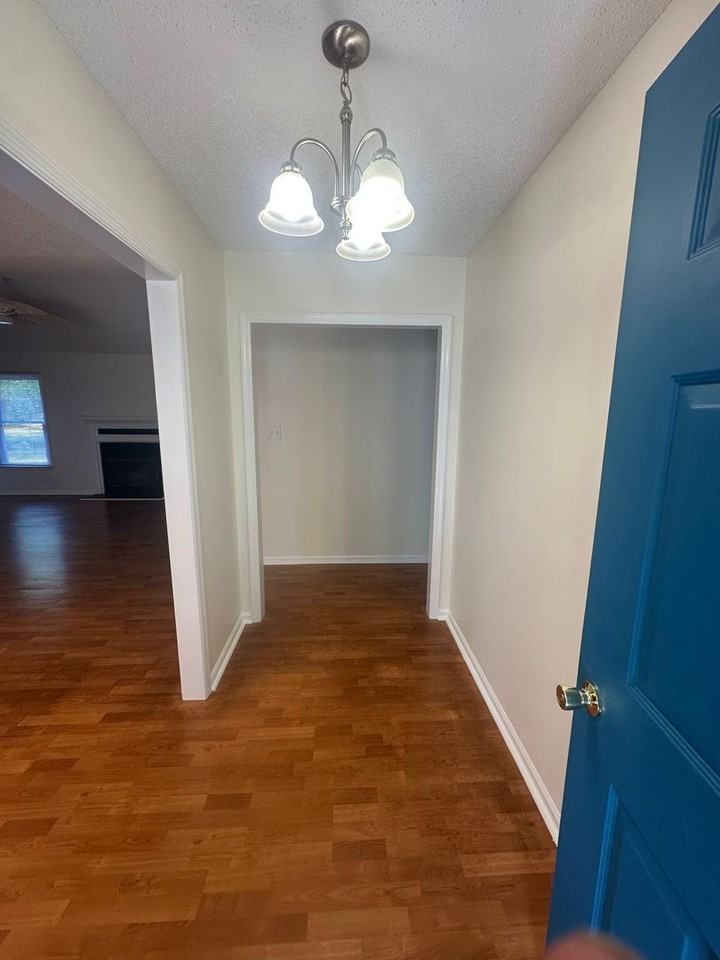 3005 Red Fox Rd - Photo 2 of 18