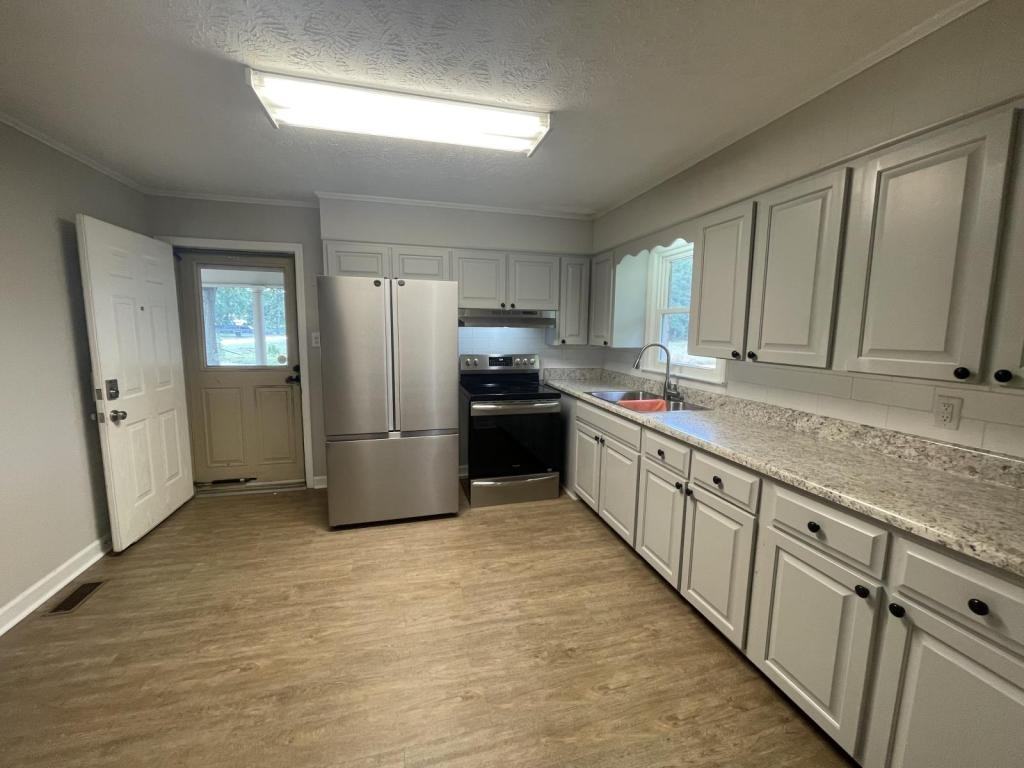 305 Gough St - Photo 6 of 25