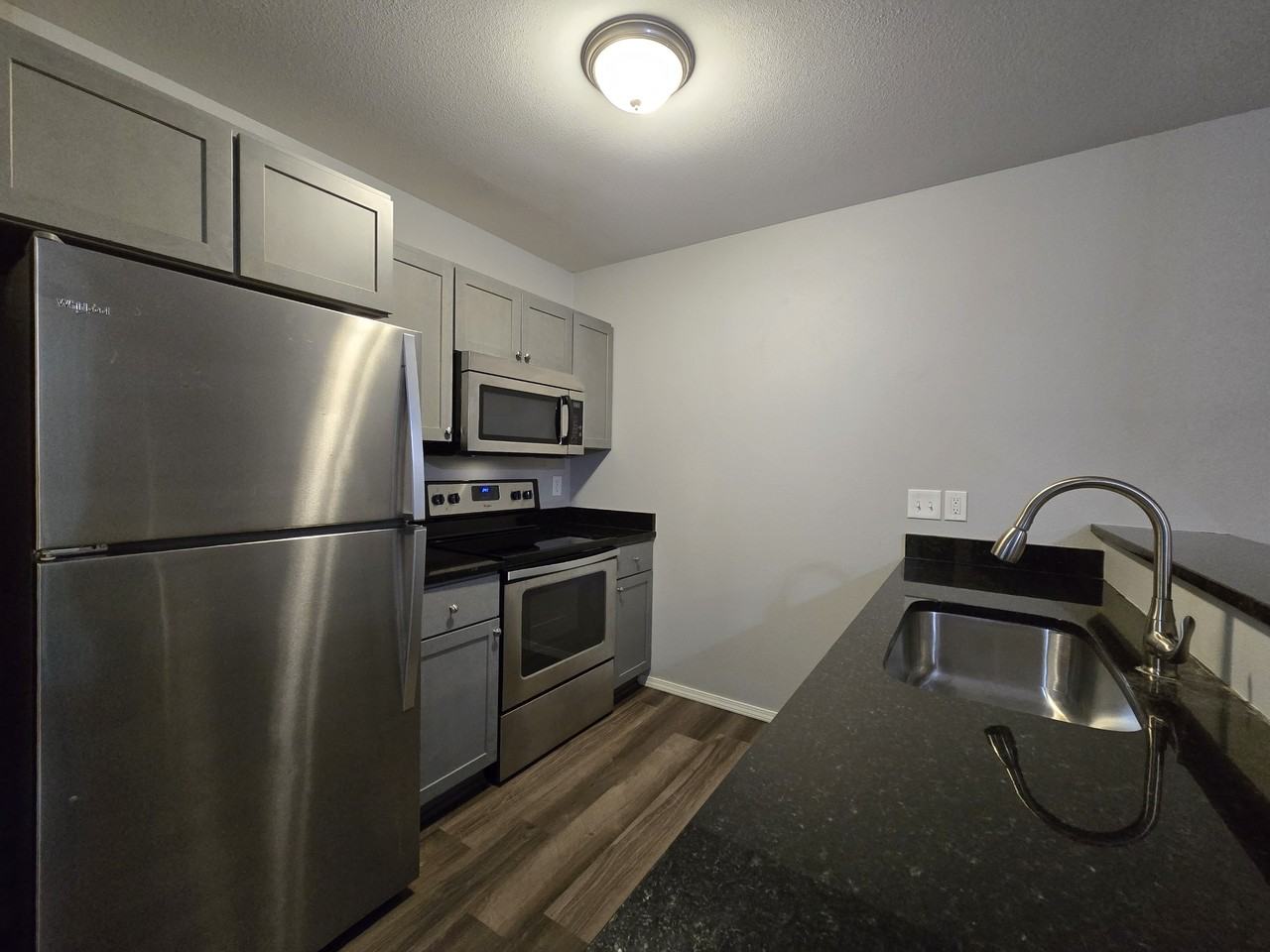 512 Welch St - Photo 3 of 19