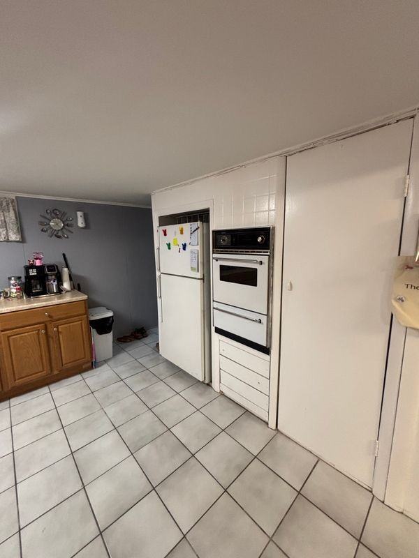 122 Queen St - Photo 2 of 9