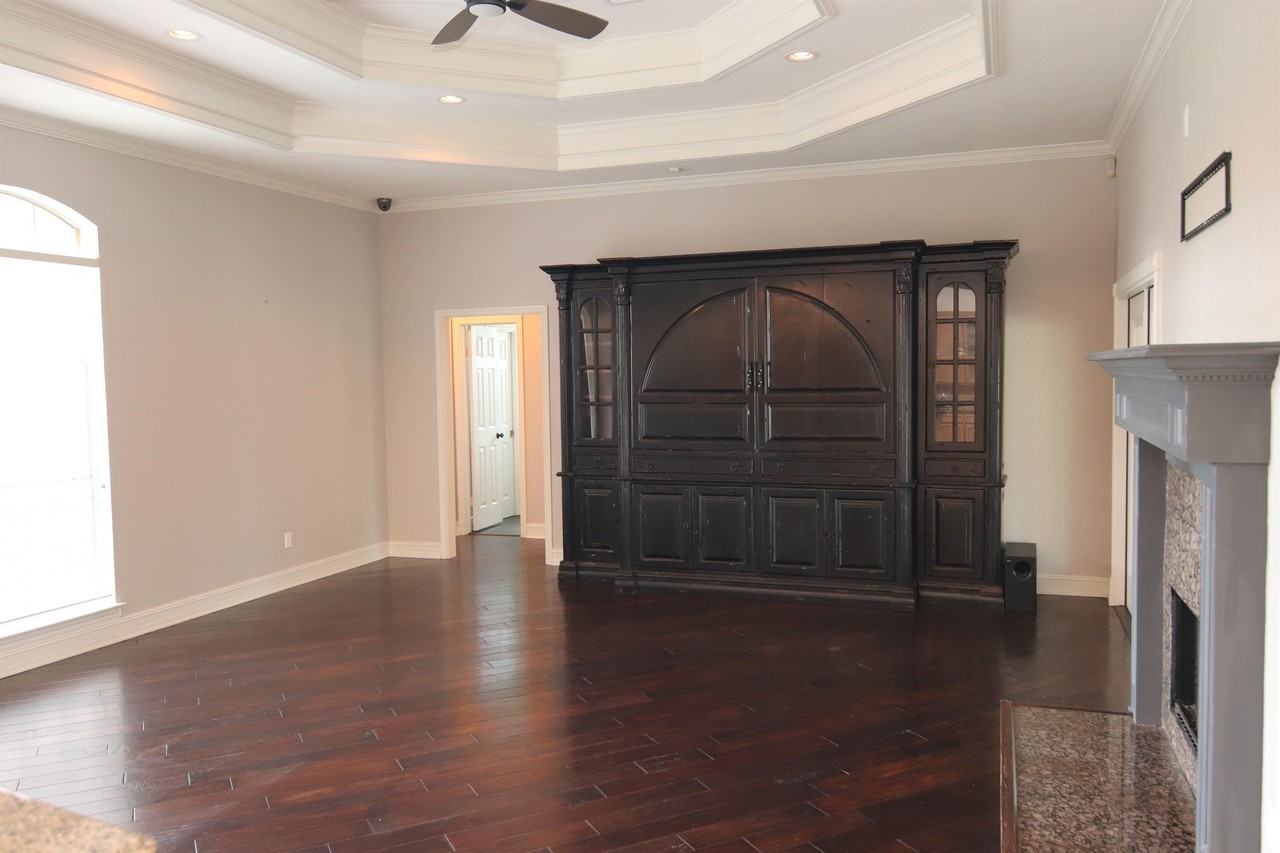 7950 Riviera Ct - Photo 3 of 17