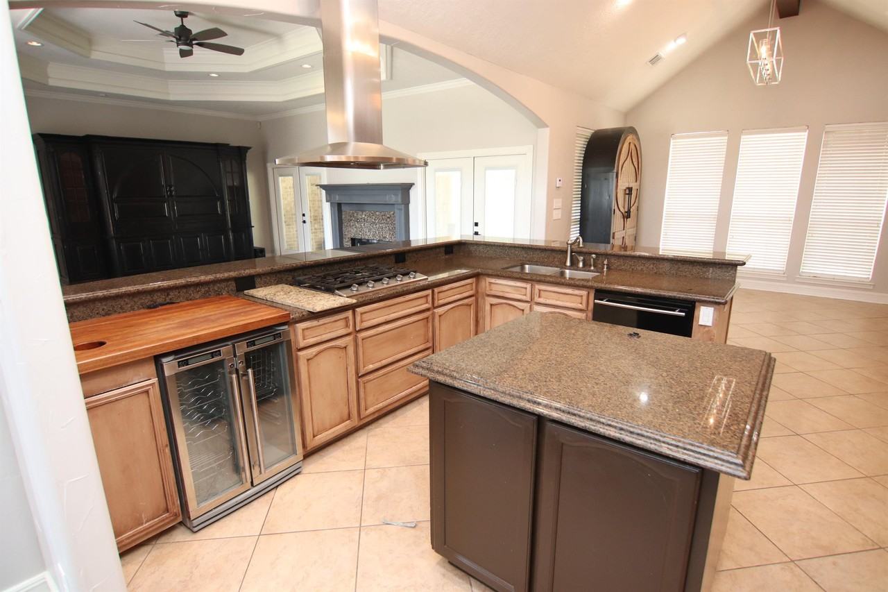 7950 Riviera Ct - Photo 2 of 17