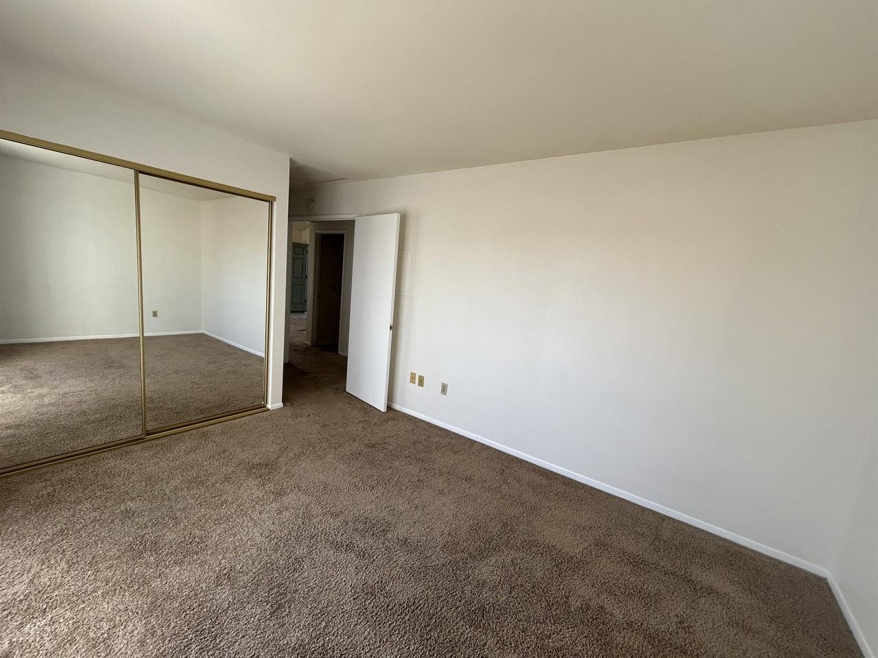 4576 Hawley Blvd #8 - Photo 5 of 11