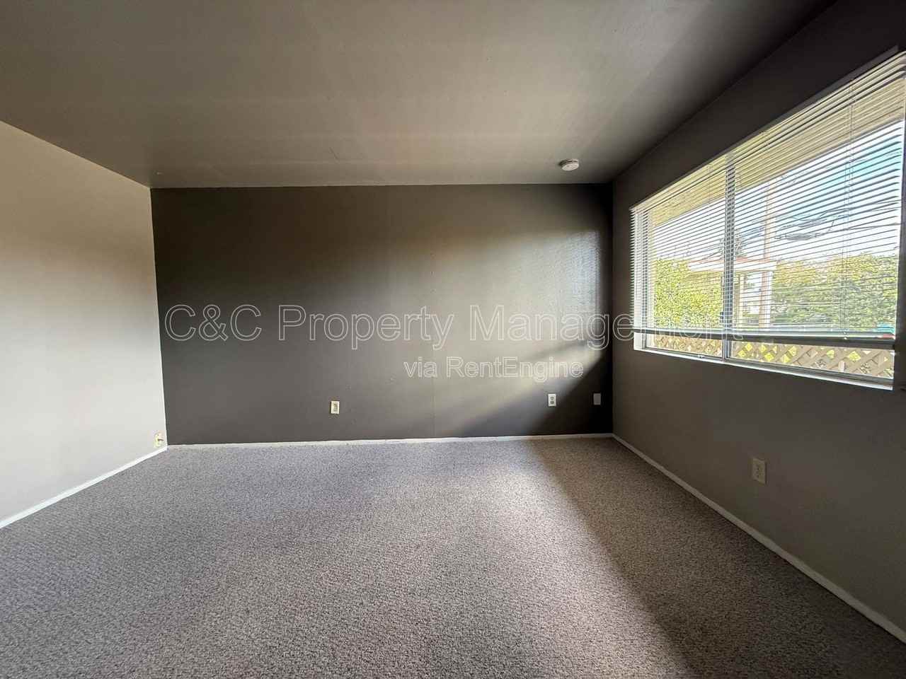 803 Laurel St #7 - Photo 3 of 5