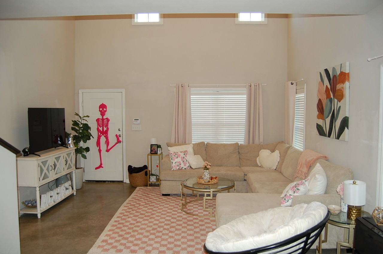 3102 Green St - Photo 4 of 25