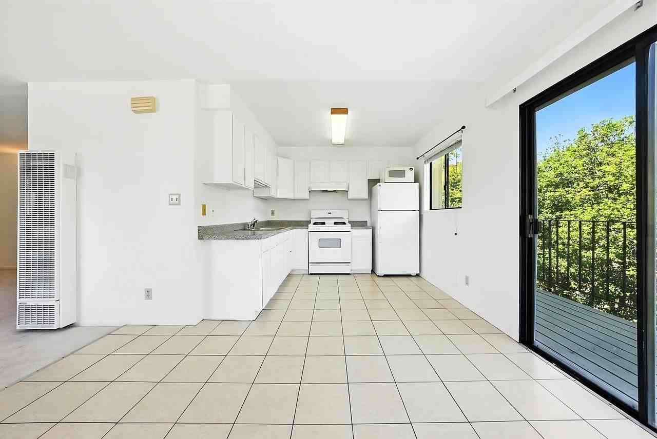 3320 Macarthur Blvd #4 - Photo 5 of 22