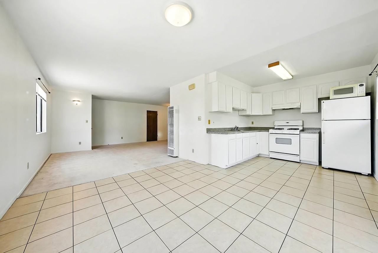 3320 Macarthur Blvd #4 - Photo 6 of 22