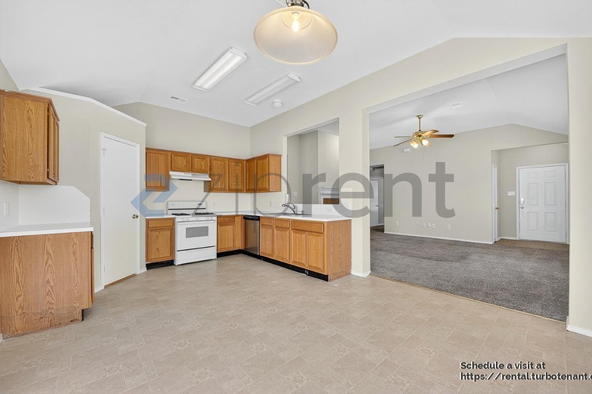 9100 Warren Dr - Photo 7 of 19