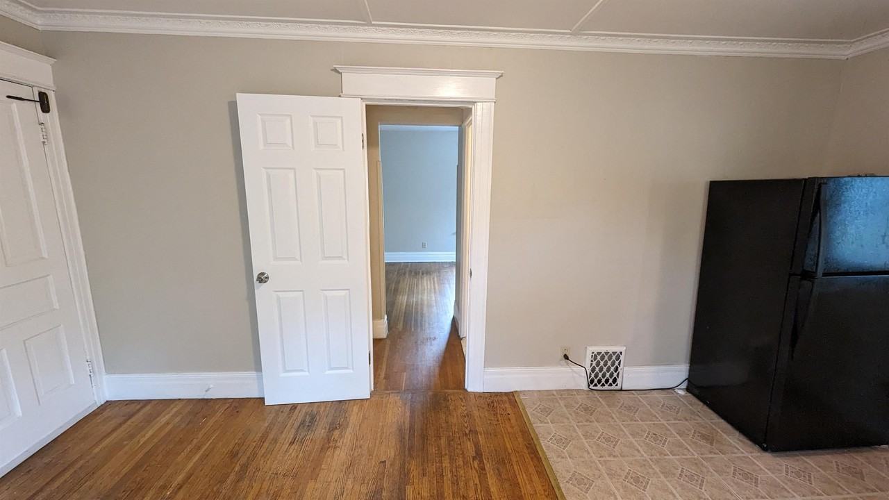 216 Brooks Ave #3 - Photo 3 of 10