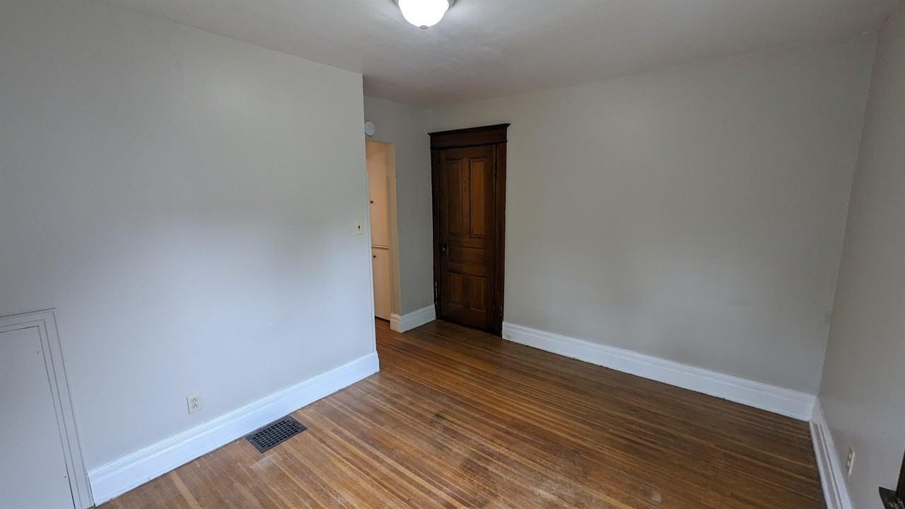 216 Brooks Ave #3 - Photo 6 of 10