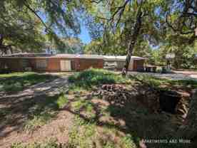 2112 N Interstate 35 - Photo 1 of 1