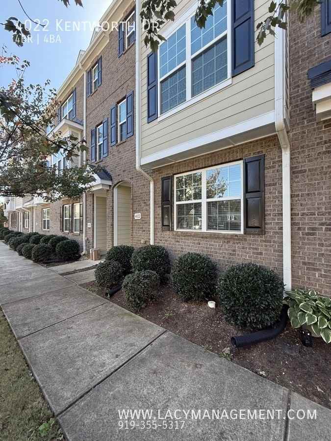 4022 Kentworth Dr - Photo 3 of 33