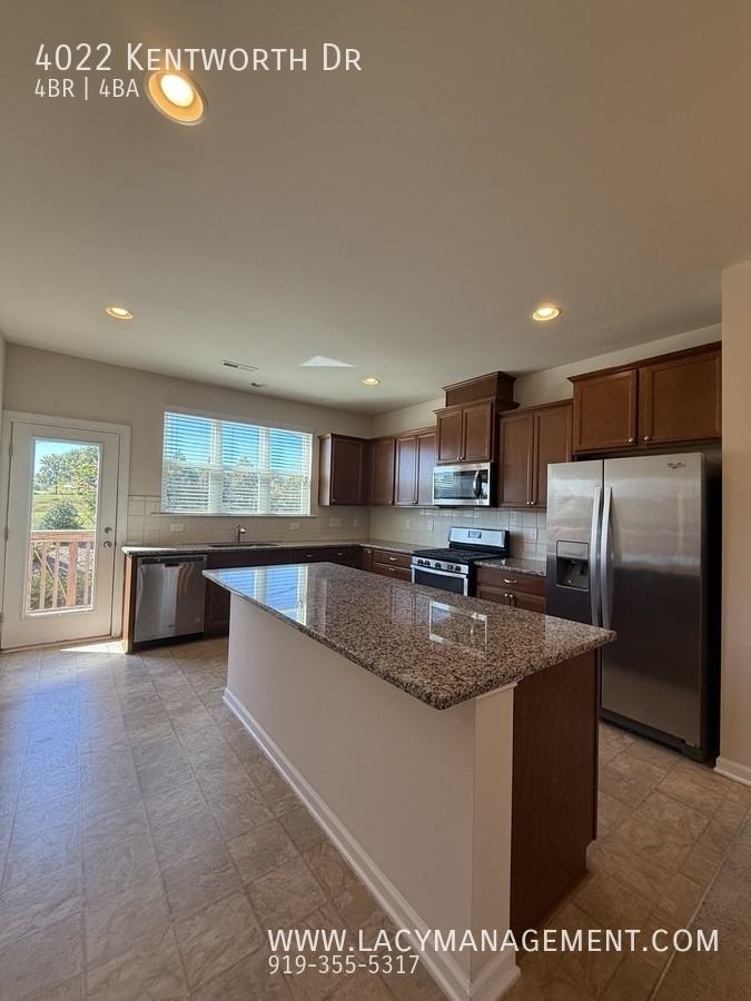 4022 Kentworth Dr - Photo 7 of 33