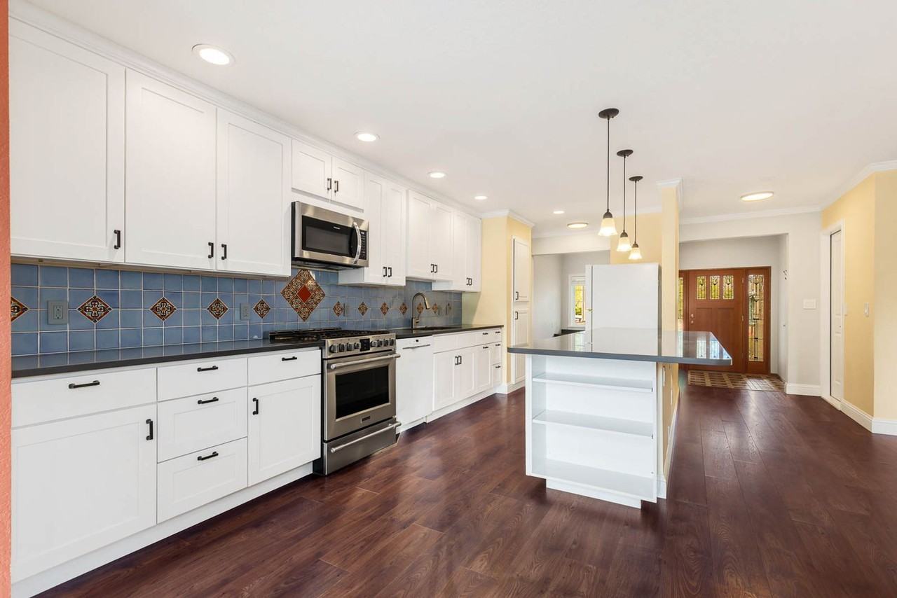 14237 76th Place Northeast - Photo 3 of 20