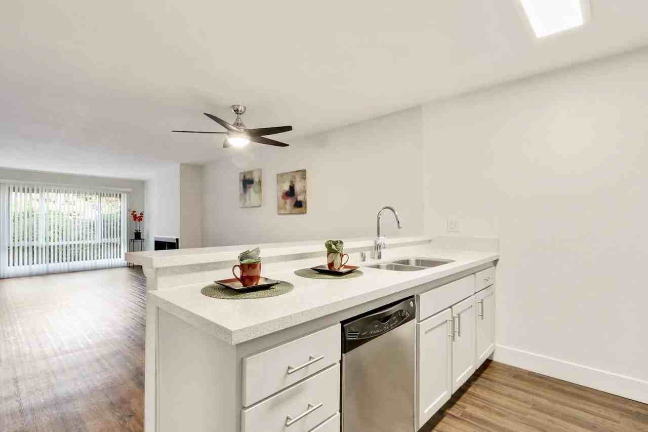 Waverly at Silverlake - Photo 2 of 18