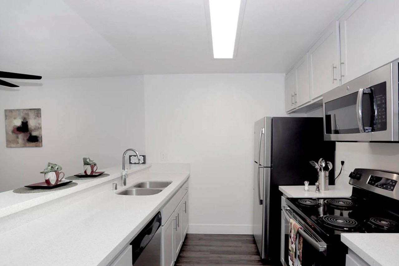 Waverly at Silverlake - Photo 4 of 18