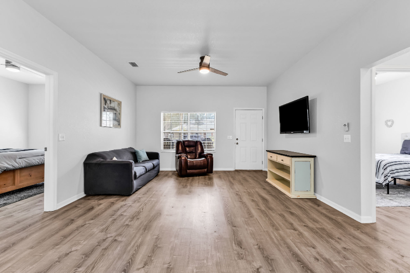 1647 Red Oak Lane - Photo 3 of 16