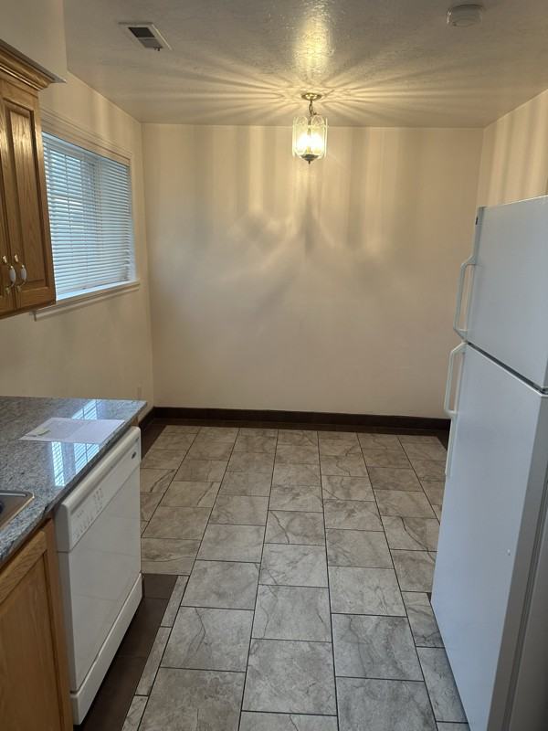 988 E St - Photo 3 of 12