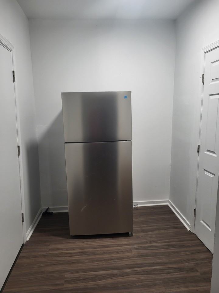 1115 W 6th St #0 - Photo 5 of 11