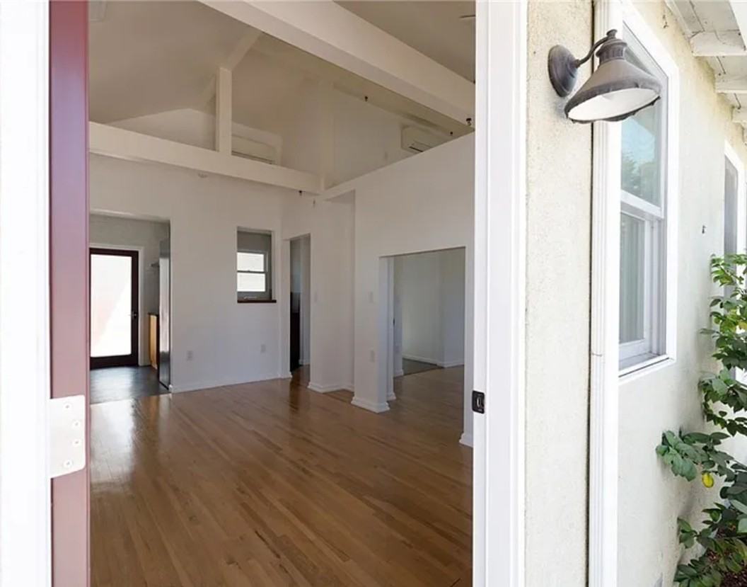 1723 Cabrillo Ave #A - Photo 4 of 17