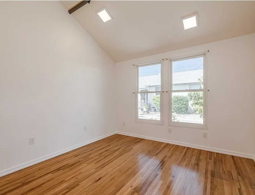 1723 Cabrillo Ave #A - Photo 6 of 17