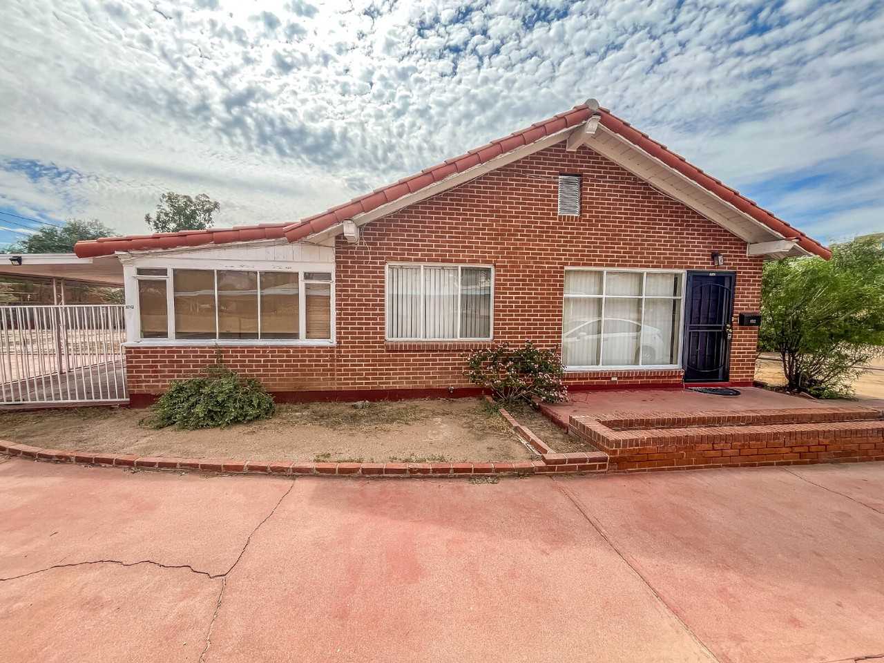 1742 N Campbell Ave - Photo 2 of 16