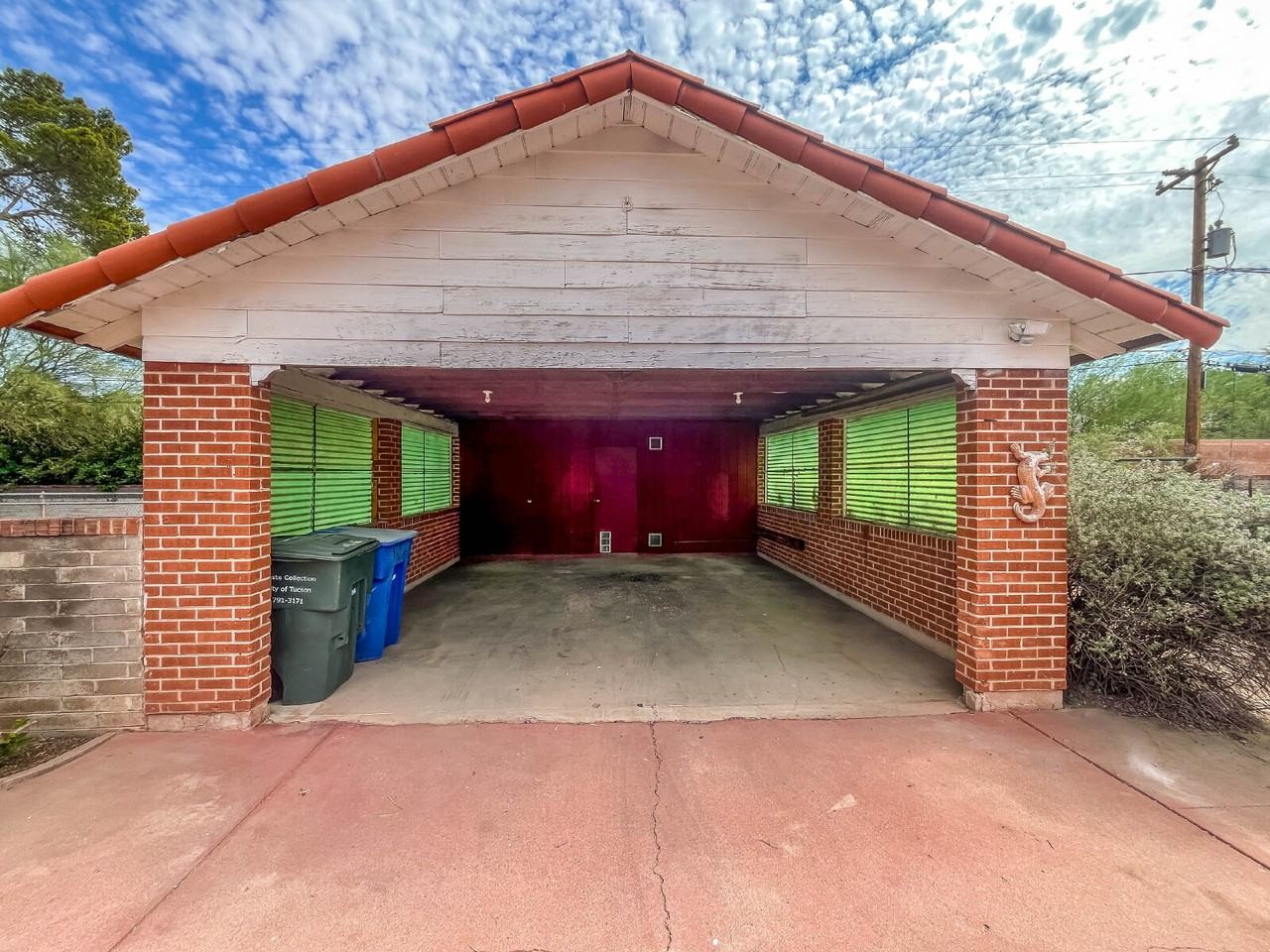 1742 N Campbell Ave - Photo 3 of 16