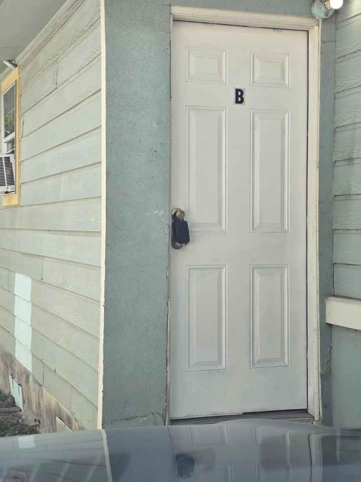 1718 Commercial Ave #B - Photo 4 of 16