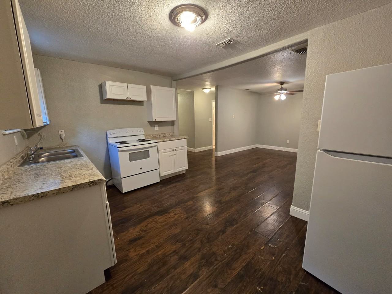 1718 Commercial Ave #B - Photo 7 of 16