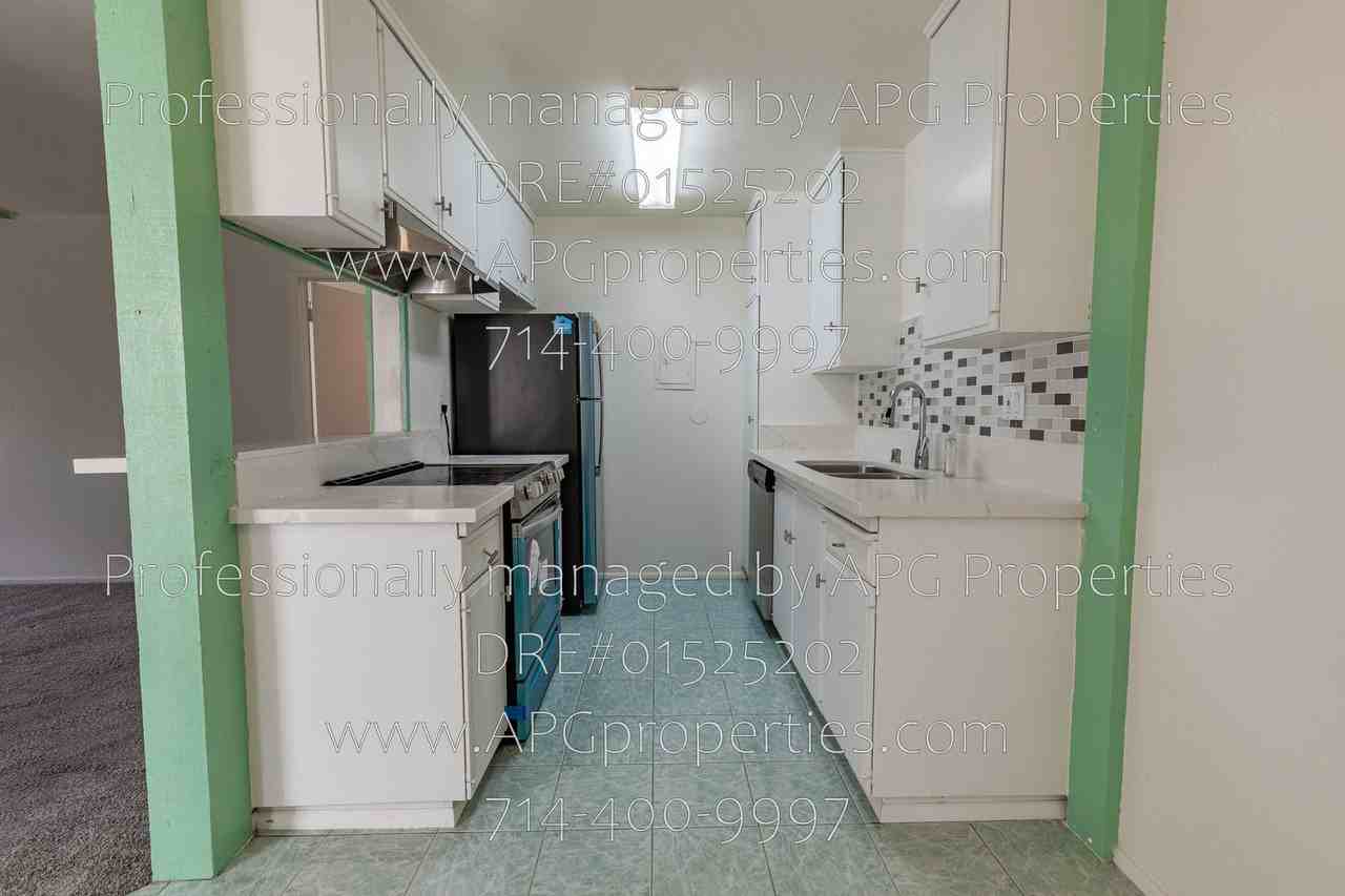 1040 W Macarthur Blvd #66 - Photo 5 of 26