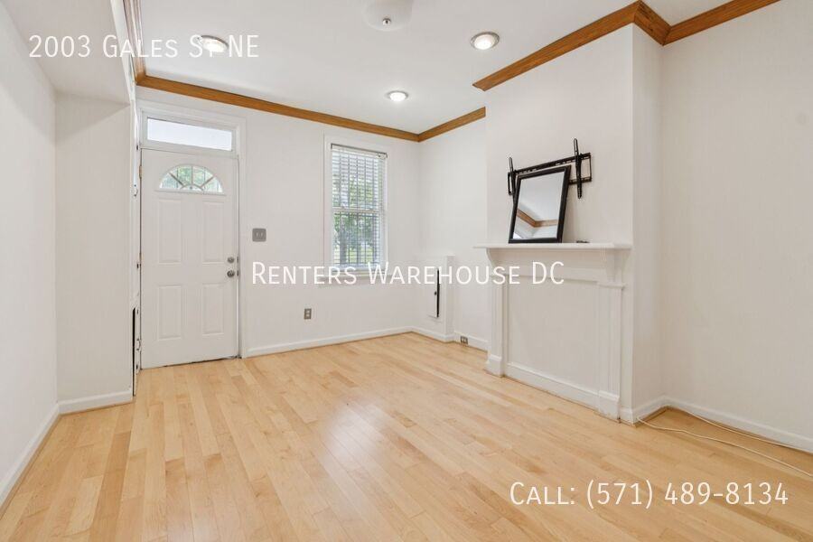 2003 Gales St Ne - Photo 4 of 14