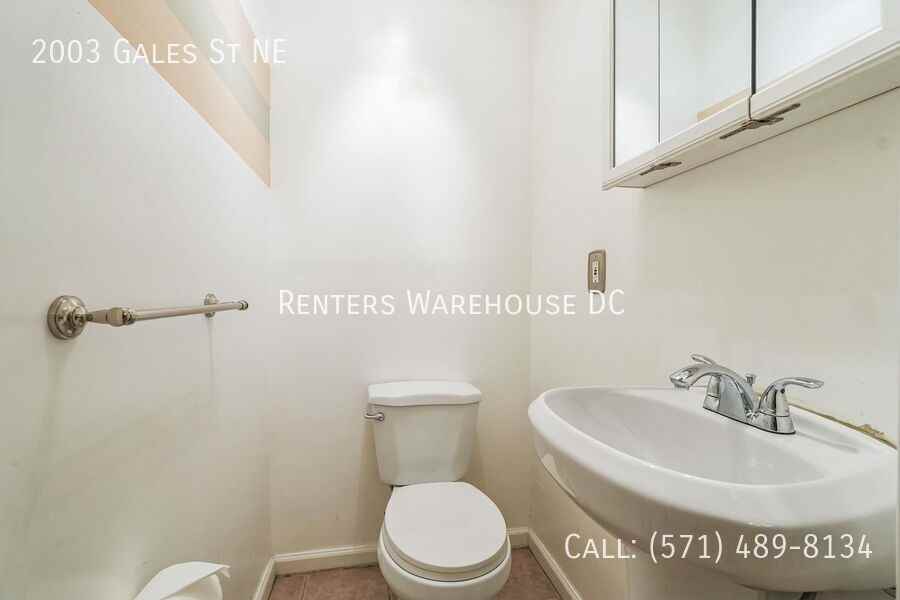 2003 Gales St Ne - Photo 7 of 14
