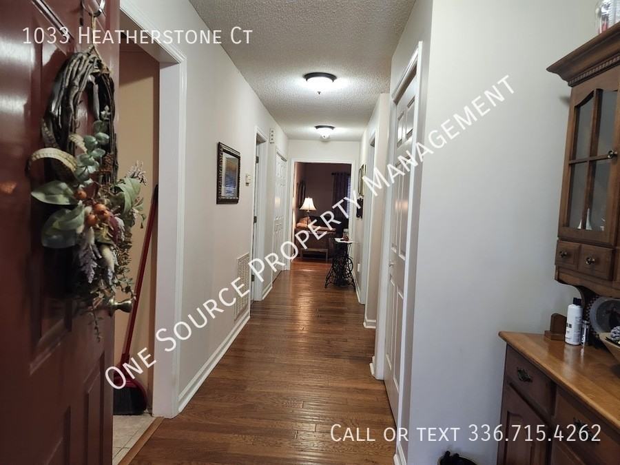 1033 Heatherstone Ct - Photo 2 of 18
