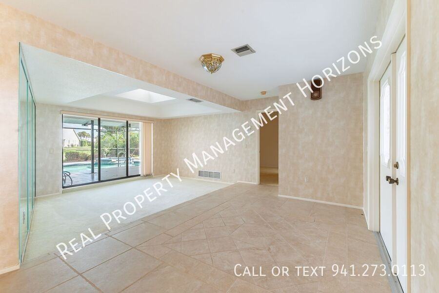 534 Warwick Ln - Photo 2 of 38