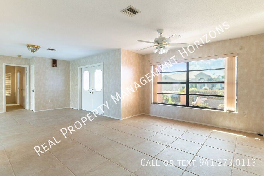 534 Warwick Ln - Photo 3 of 38