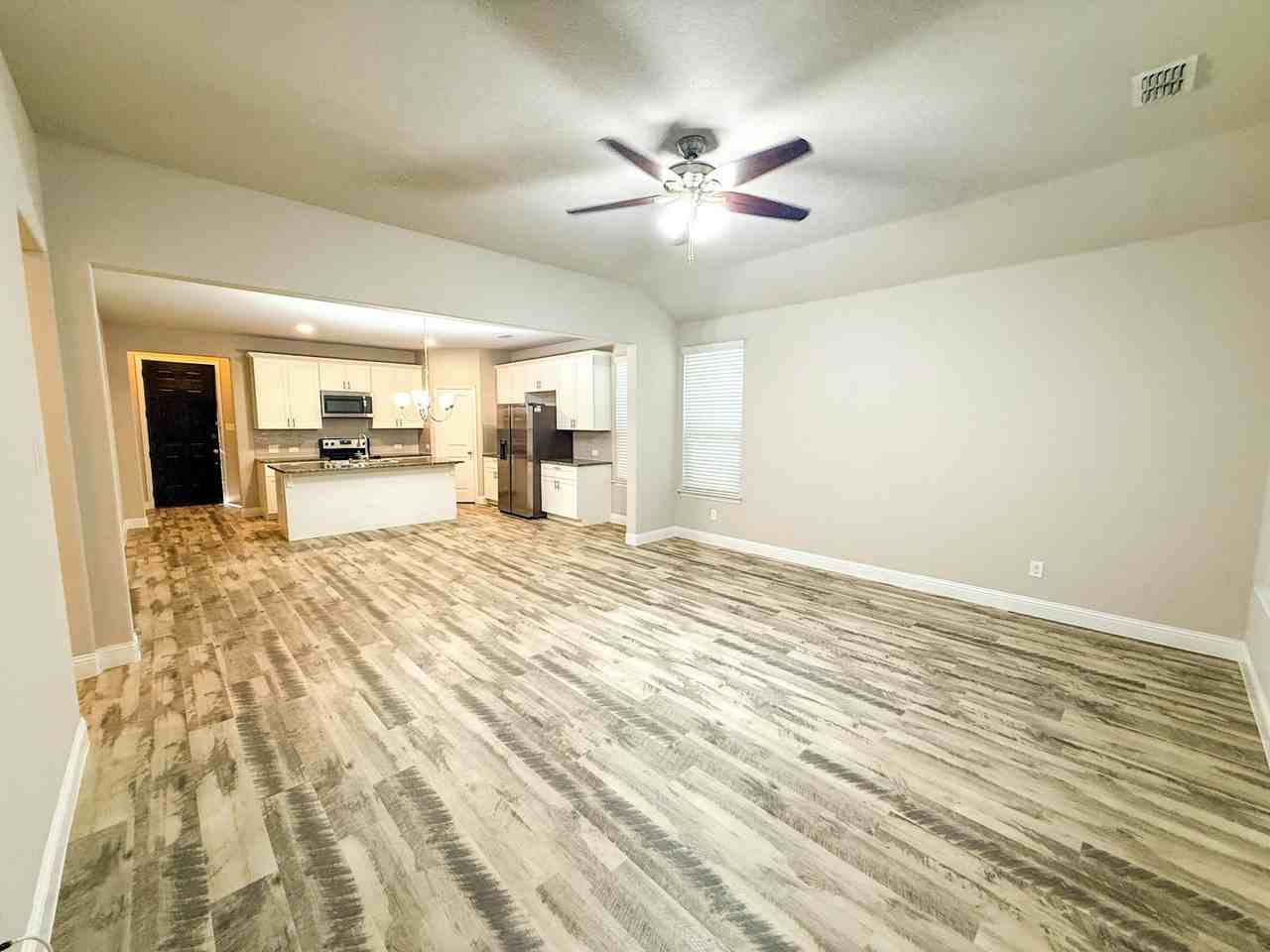 2620 Empire Street - Photo 2 of 14