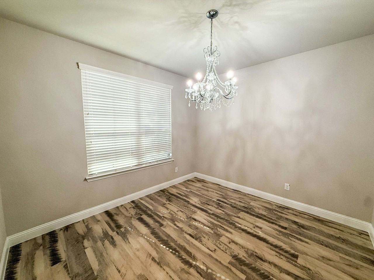 2620 Empire Street - Photo 3 of 14