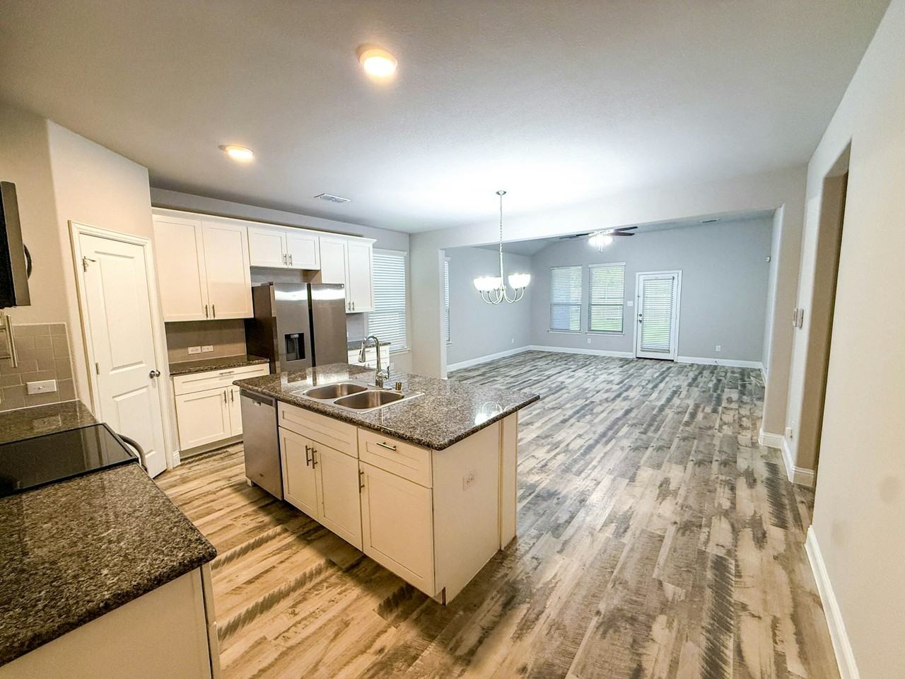 2620 Empire Street - Photo 5 of 14