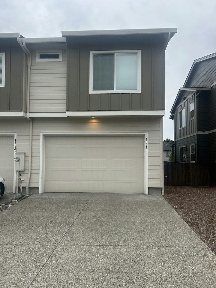 18010 Northeast 47th Avenue - Photo 2 of 20