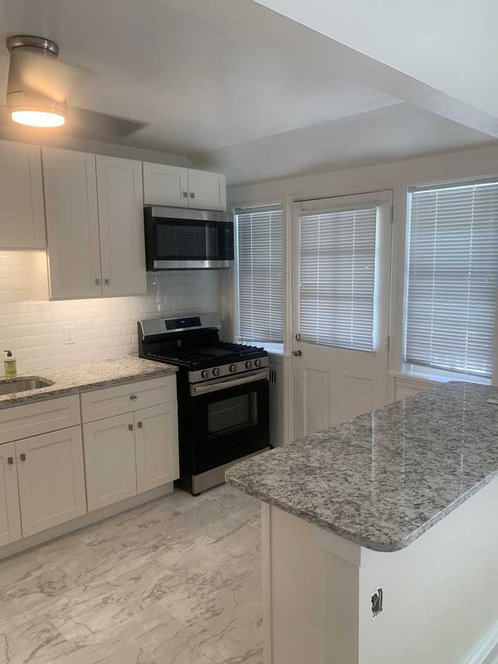 2305 W 12th #2 - Photo 3 of 8