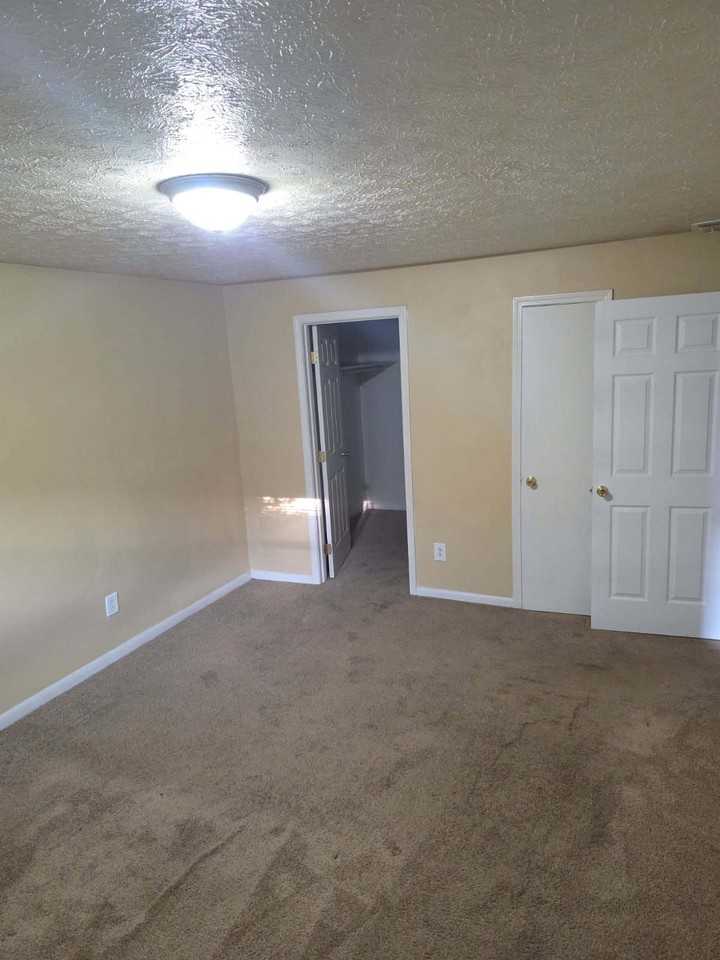 Glen Hill Manor - 4115 & 4119 - Photo 7 of 50