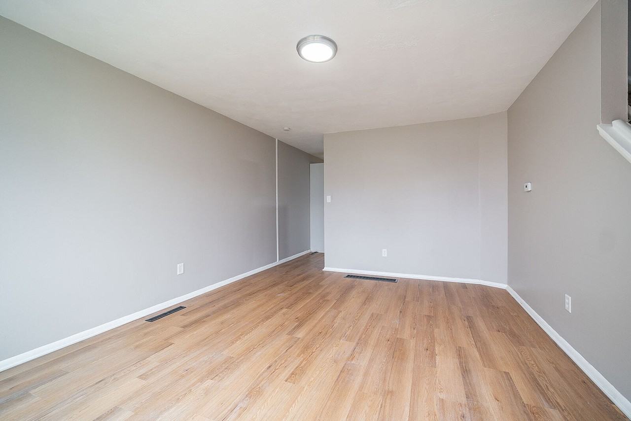 1395 - 1405 Lockbourne - Photo 3 of 15