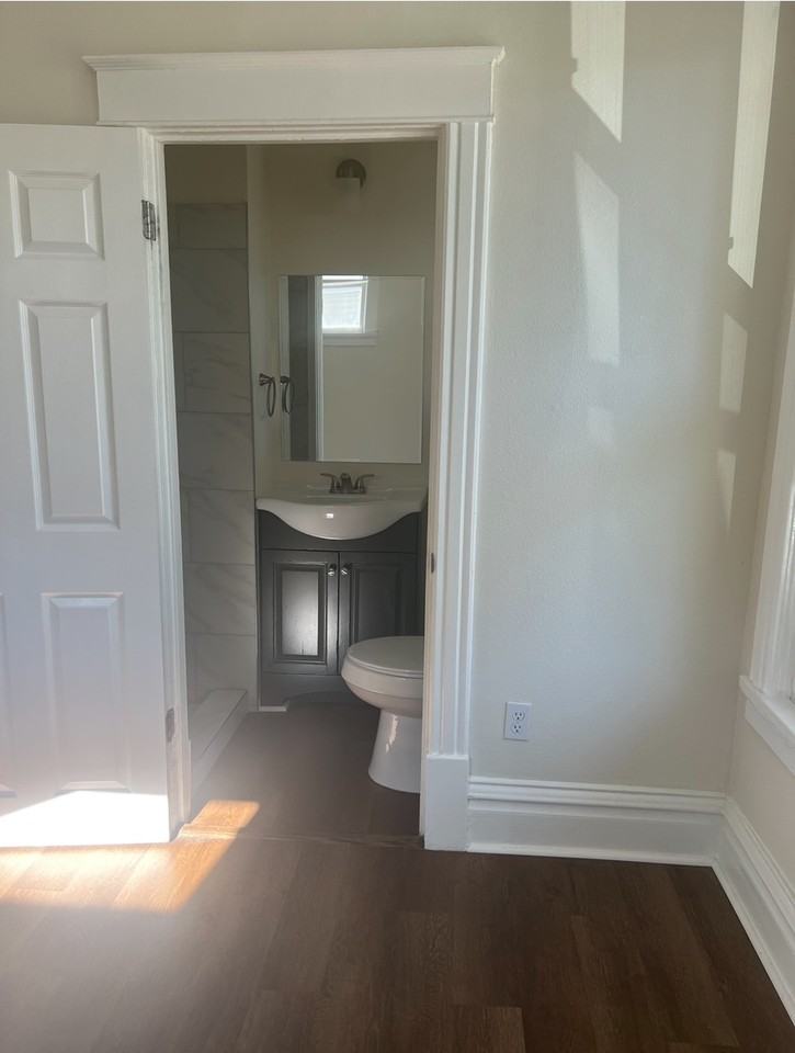 1119 West Augusta Avenue - Photo 4 of 10