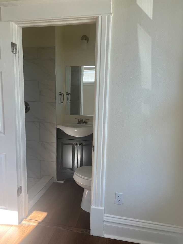 1119 West Augusta Avenue - Photo 5 of 10