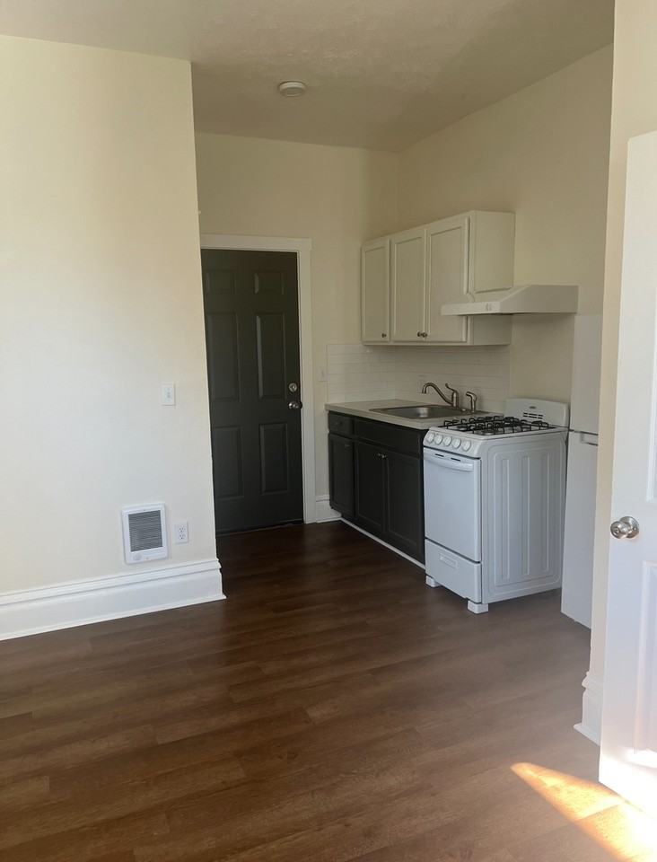 1119 West Augusta Avenue - Photo 6 of 10